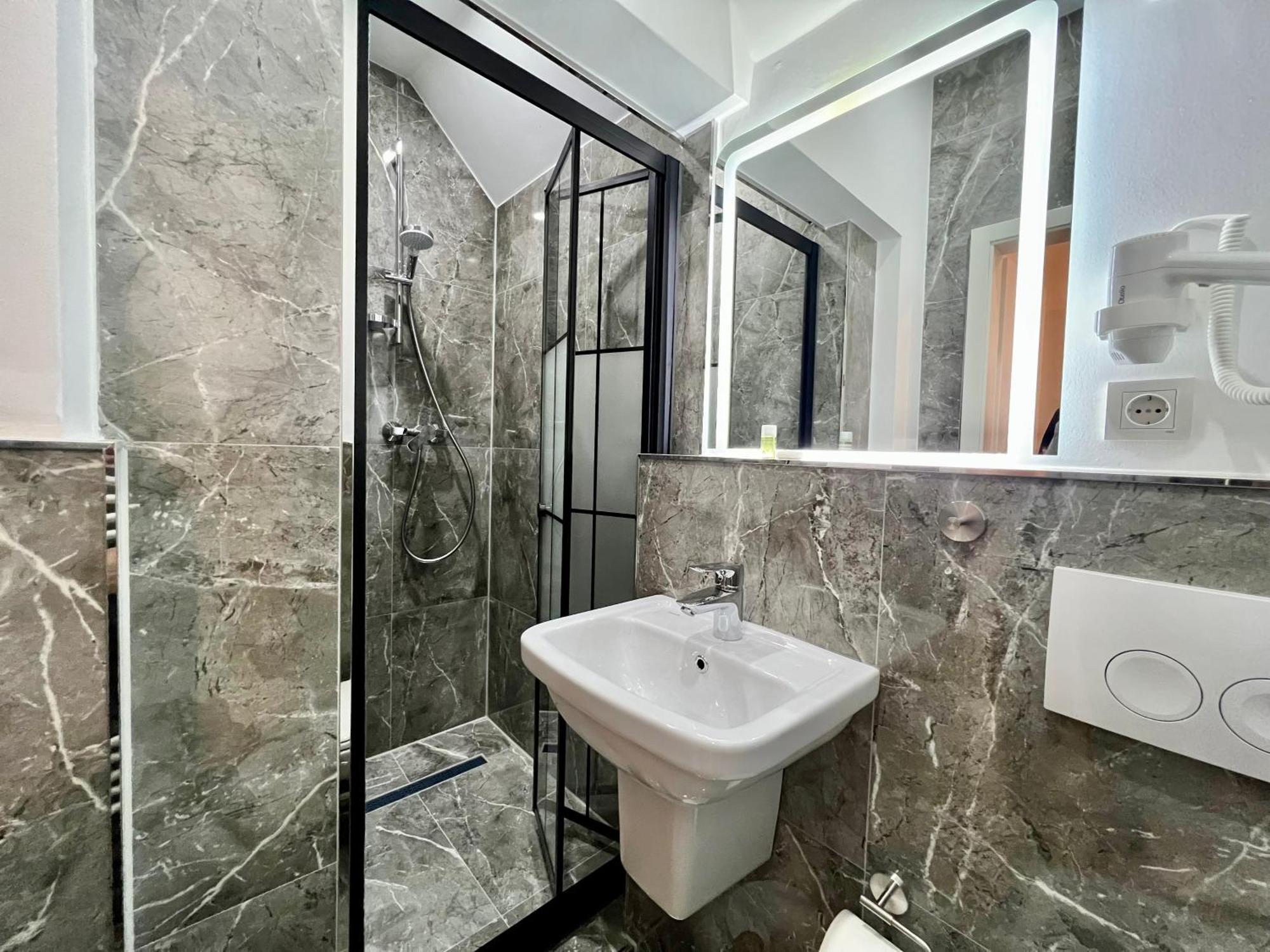 Durmaz Hotel Hannover Exterior photo
